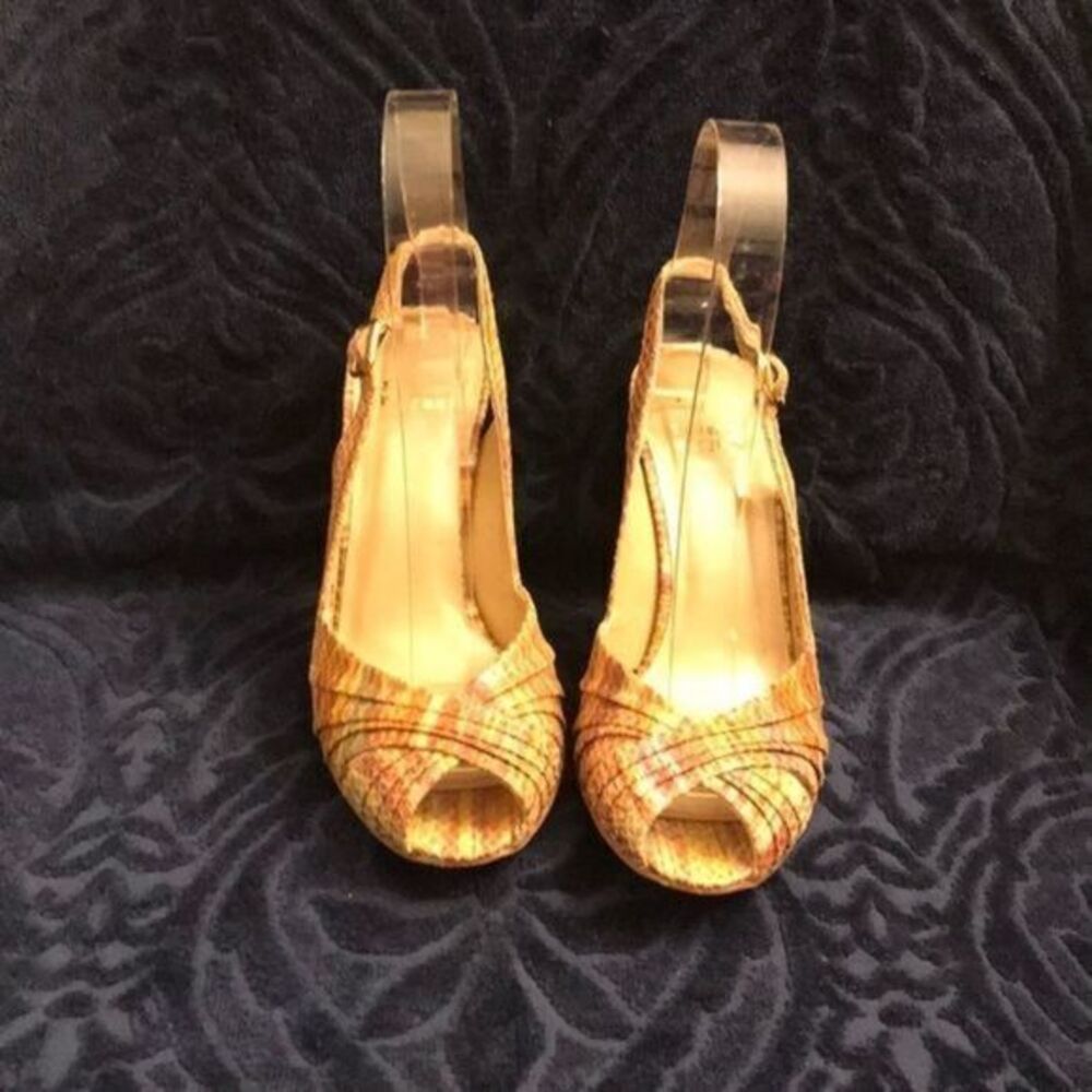 EUC Stuart Weitzman mupl snake skin print